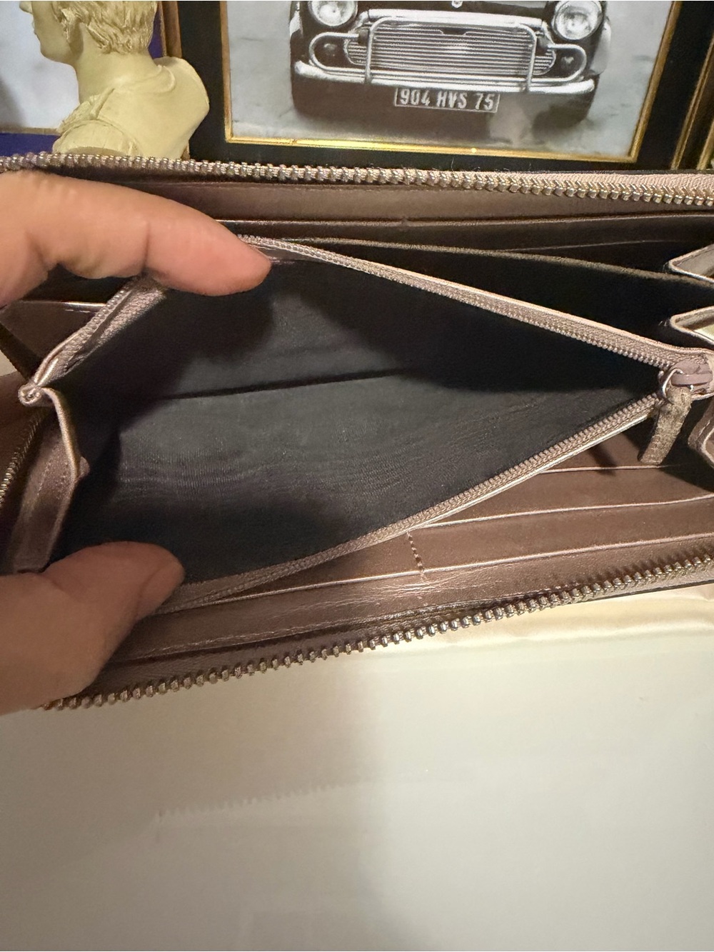 Gucci Metallic Peach GG Zip Around Wallet w/ COA - Picture 6 of 11